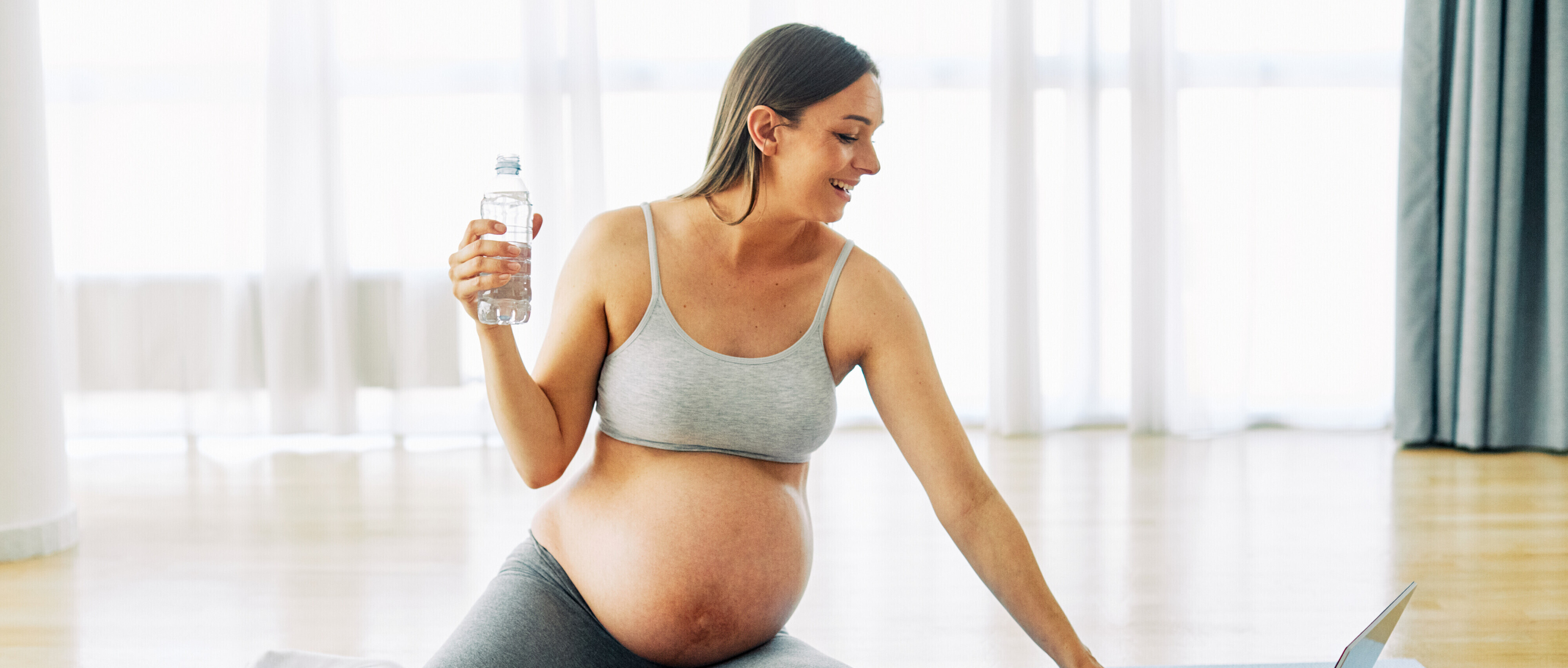 Hydration-in-Pregnancy-A-Comprehensive-Guide-to-Safe-Drinks-Choices-Perdays-scaled